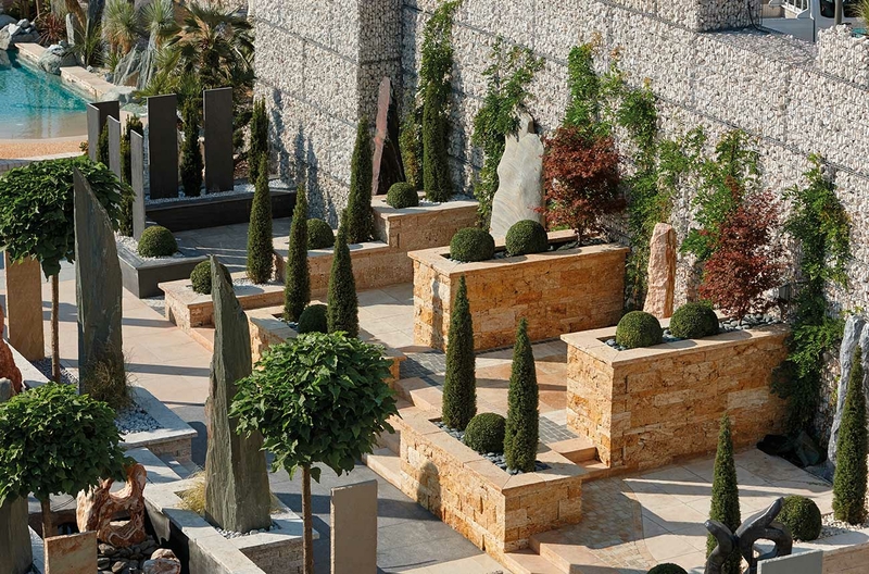 Parapety z trawertynu giallo Yellow i noce stopnice z trawertynu copy 1.jpg